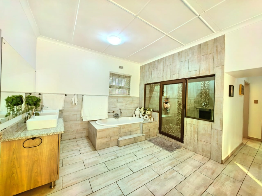 5 Bedroom Property for Sale in Sasolburg Ext 4 Free State